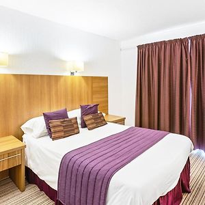 Zimmer mit Kingsize-Bett